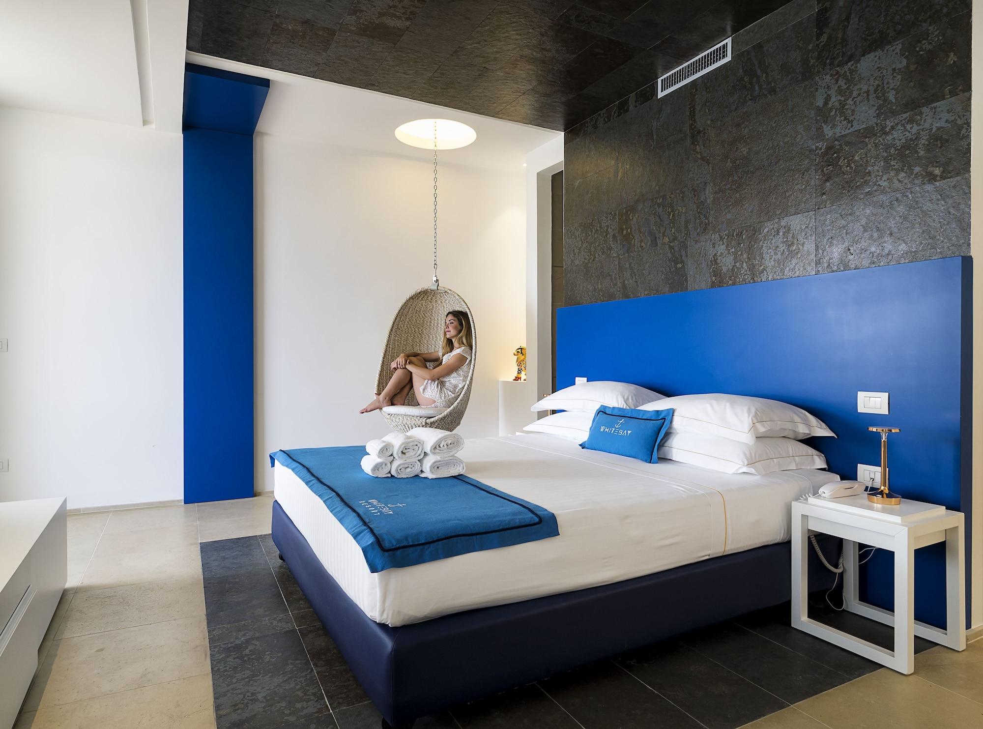 Hotel White Bay 4*