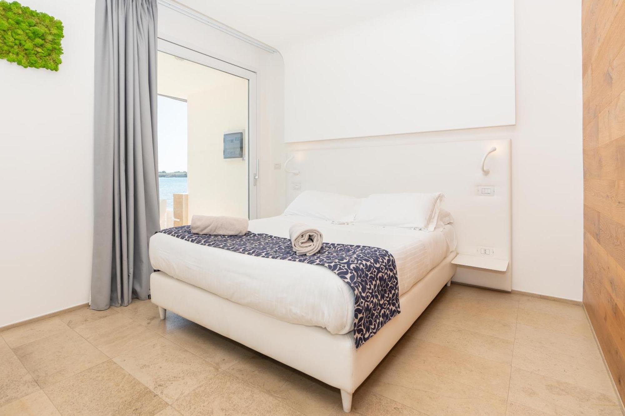 White Bay 4*