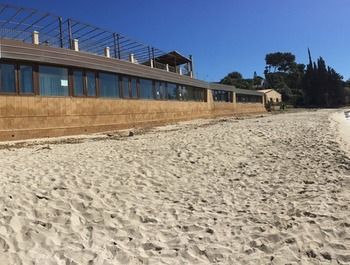 White Bay Hotel