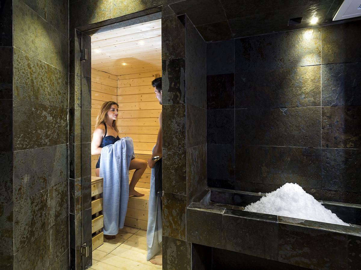 Hotel White Bay 4*