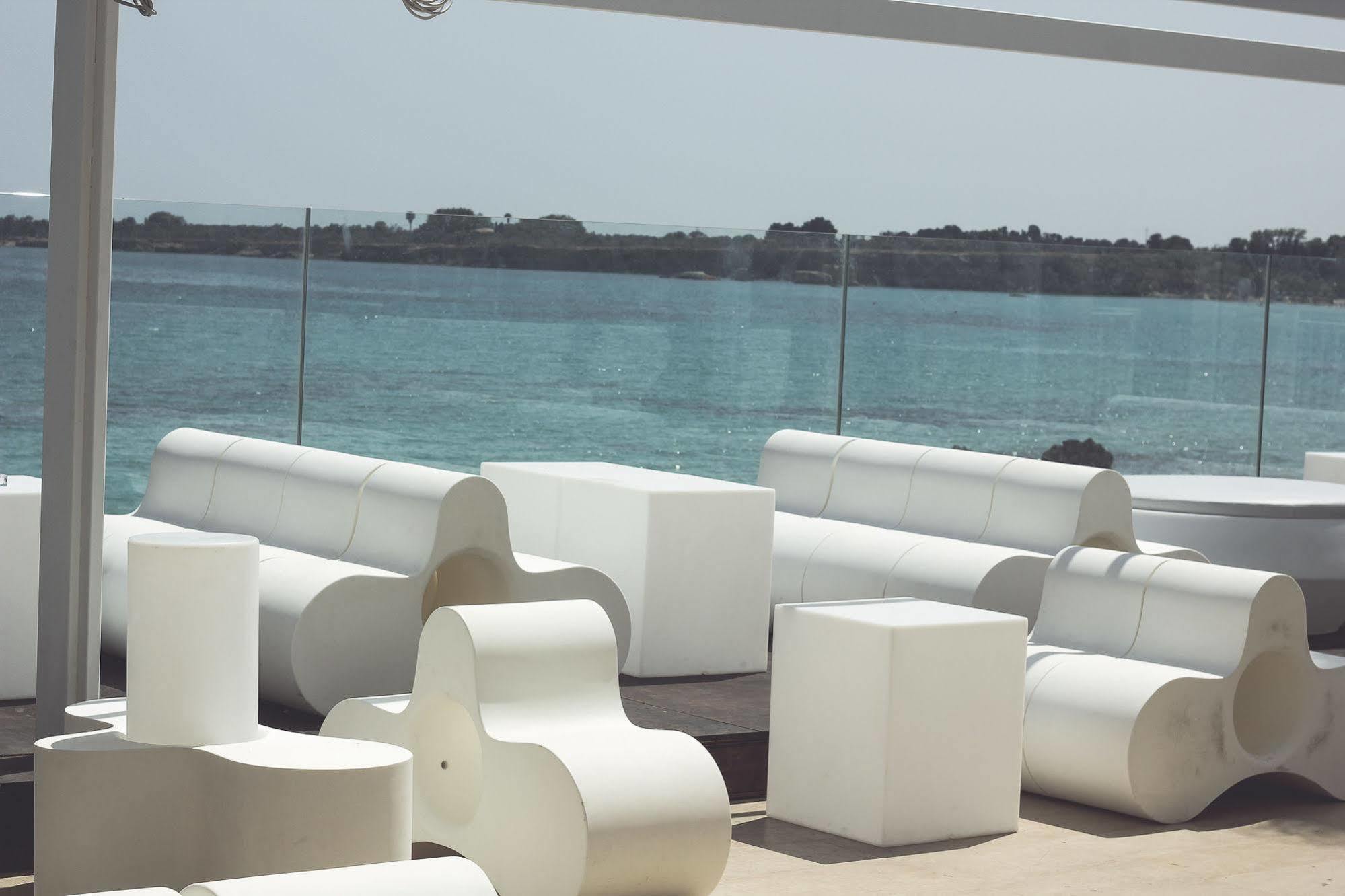 Hotel White Bay 4*
