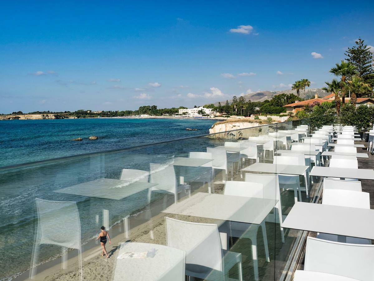 Hotel White Bay 4*