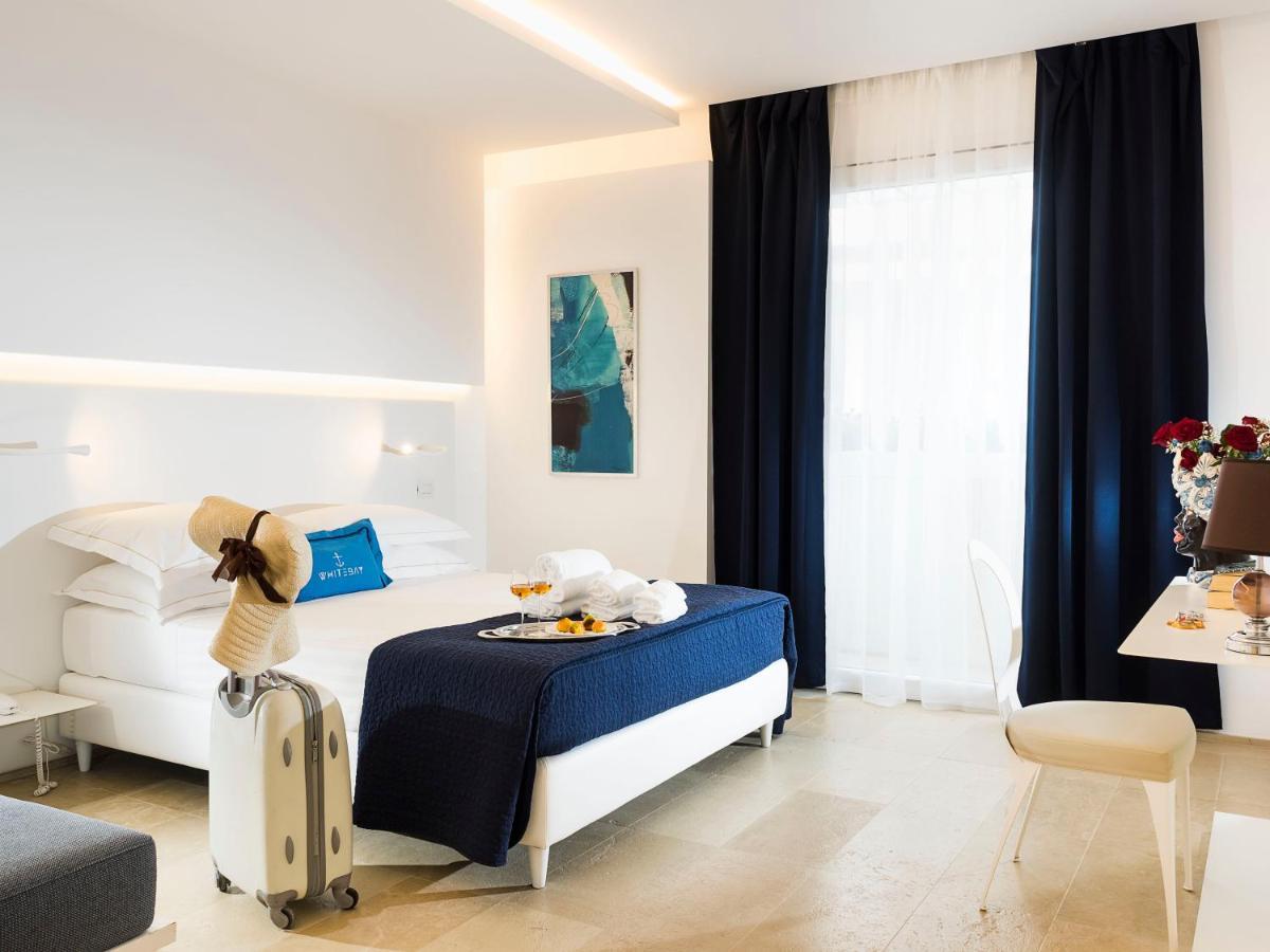 Hotel White Bay 4*